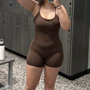 YEOREO Backless One Piece Workout Lizvette Scrunch
Worn once